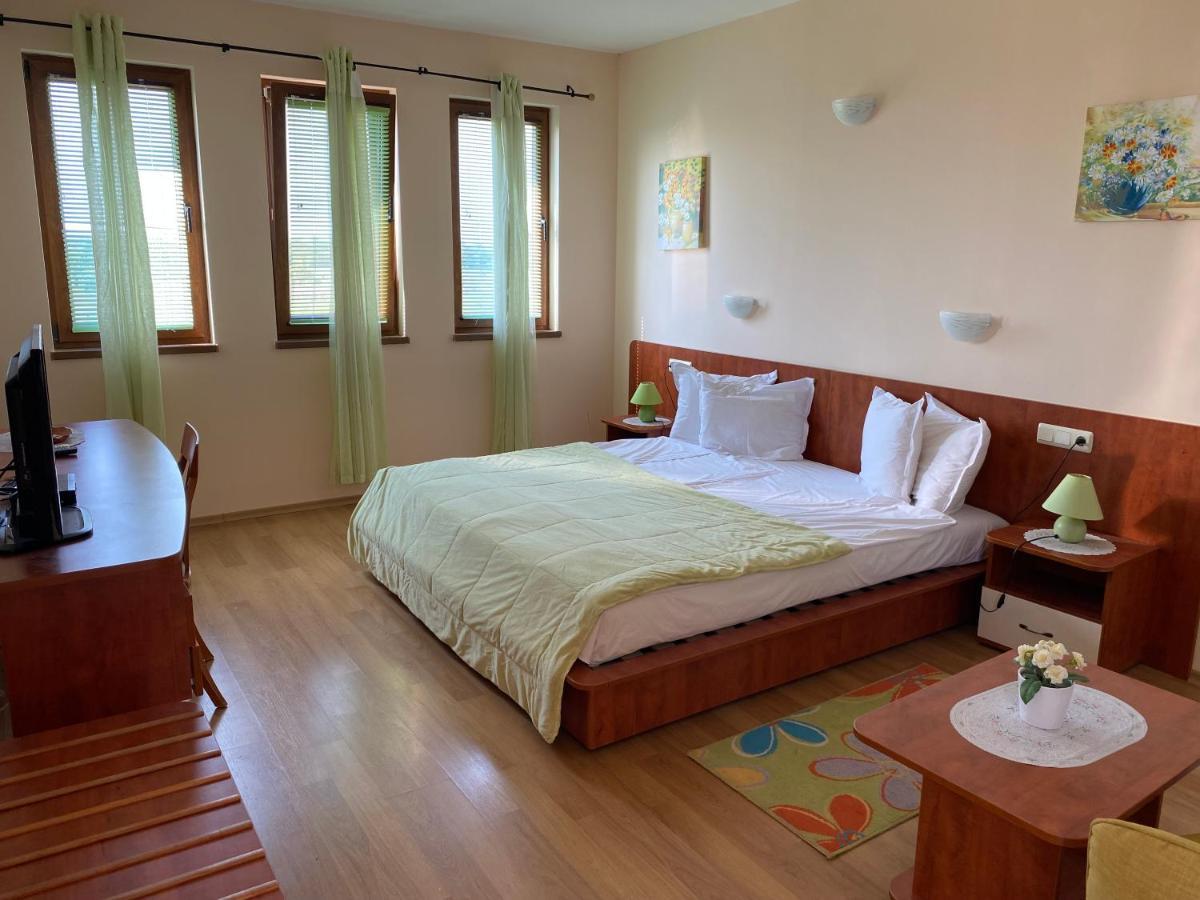 Guest House Golden Flake 4Km From Bolata Beach Болгарево Экстерьер фото
