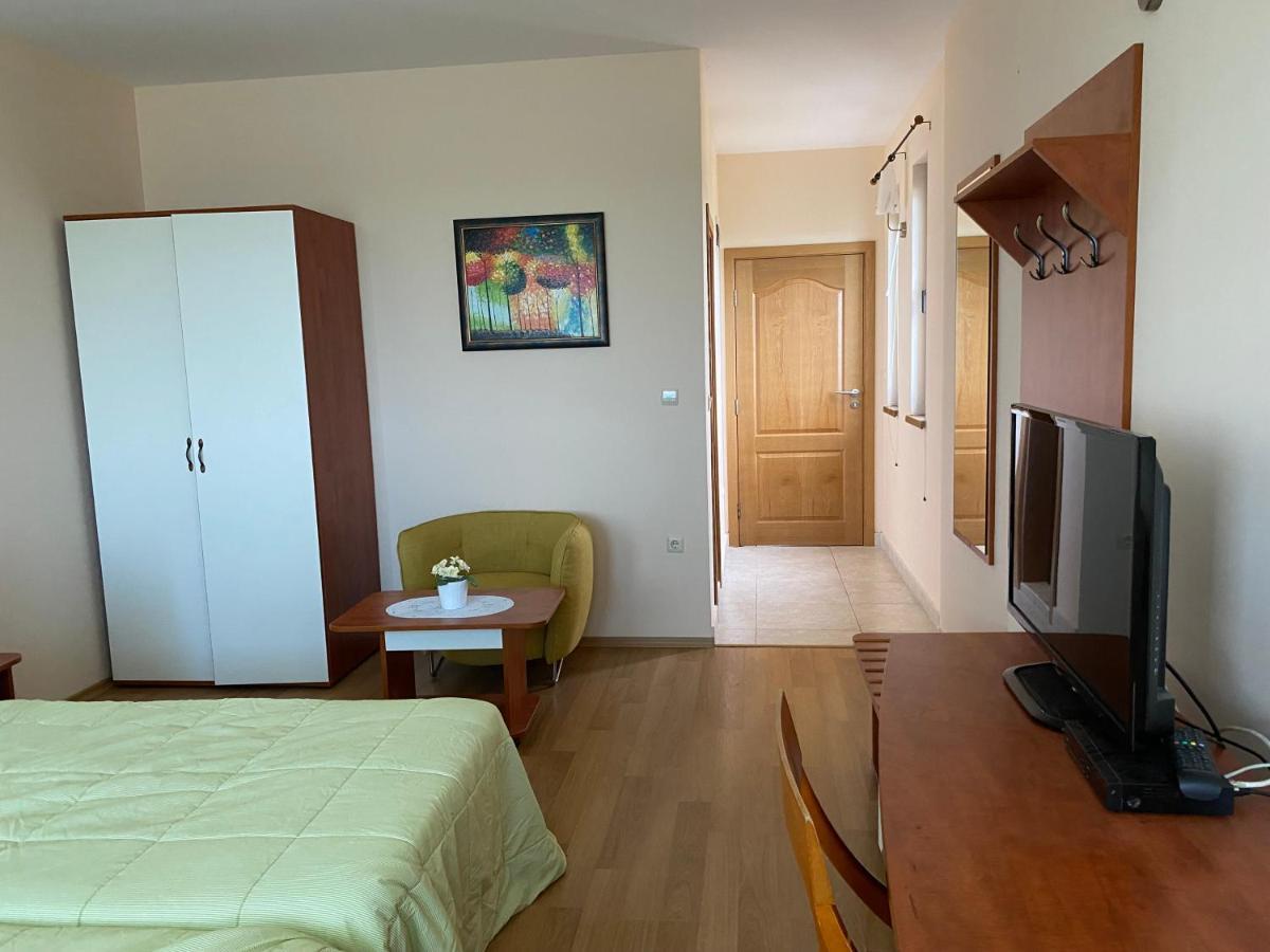 Guest House Golden Flake 4Km From Bolata Beach Болгарево Экстерьер фото