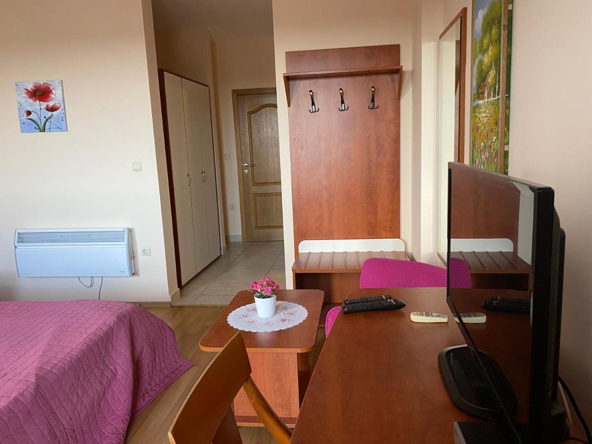 Guest House Golden Flake 4Km From Bolata Beach Болгарево Экстерьер фото