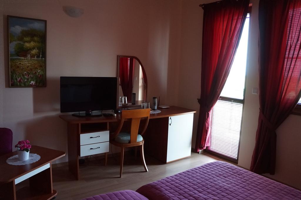 Guest House Golden Flake 4Km From Bolata Beach Болгарево Номер фото